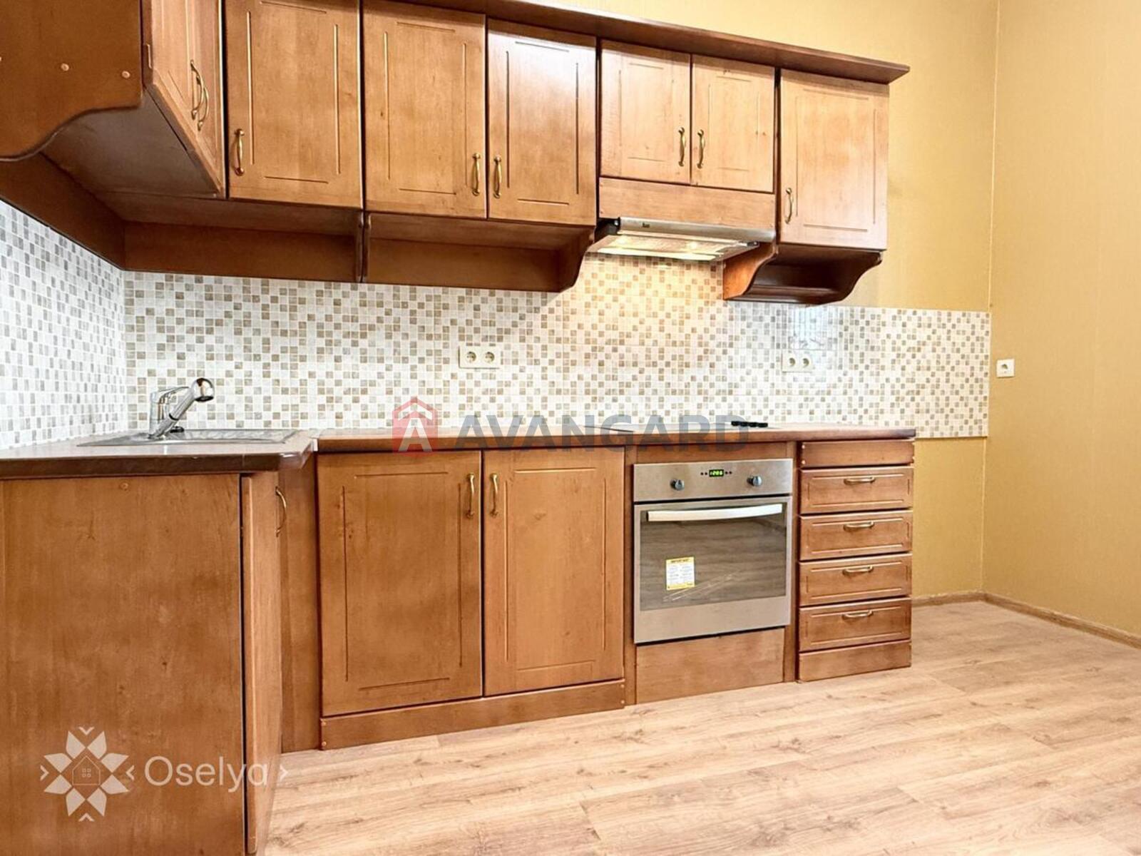 2 ��. ��������, 72/37/13 ��. �., 8/24 ������ ���� 1