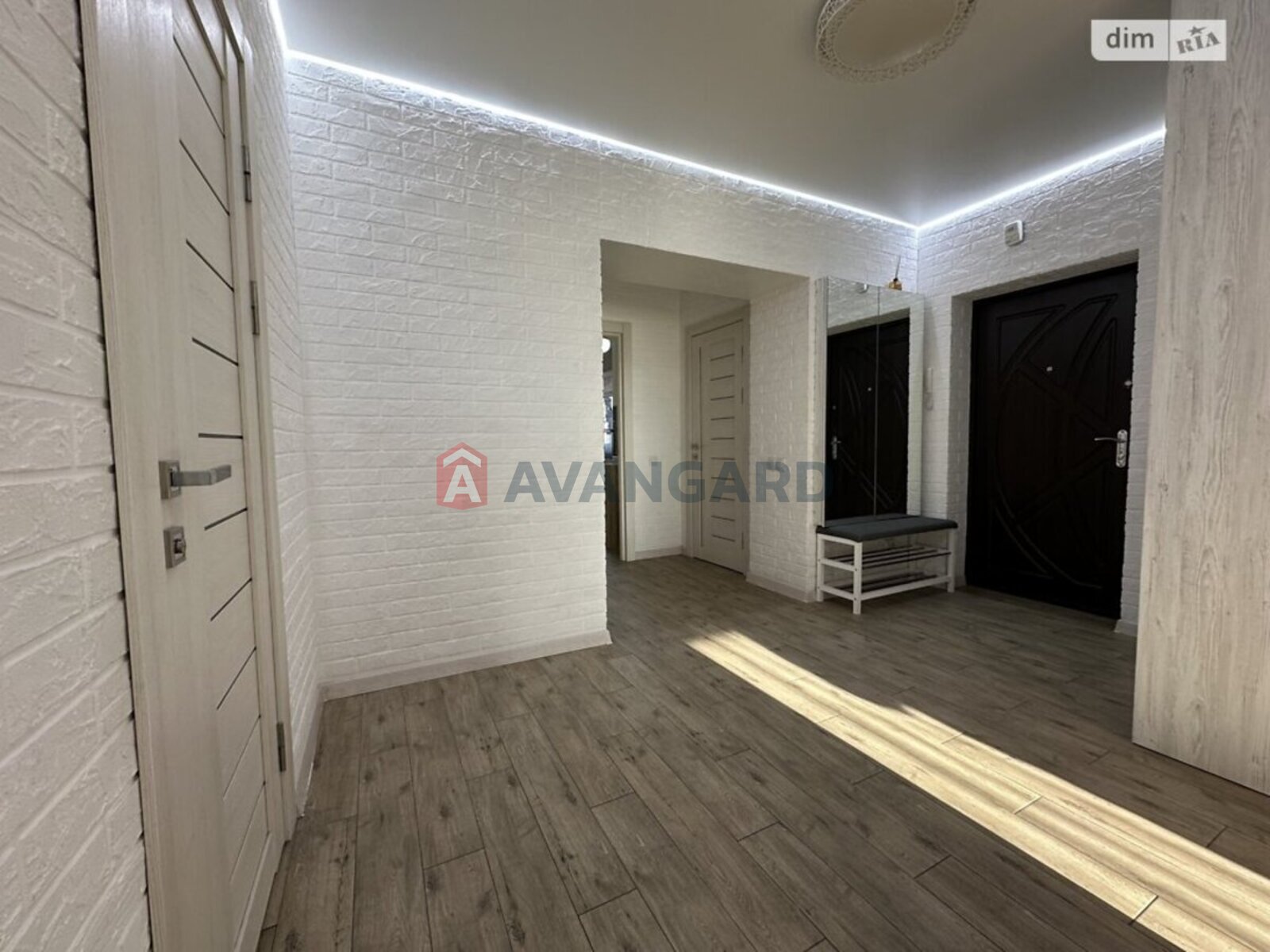 3 ��. ��������, 96/58/16 ��. �., 10/11 ������ ���� 8