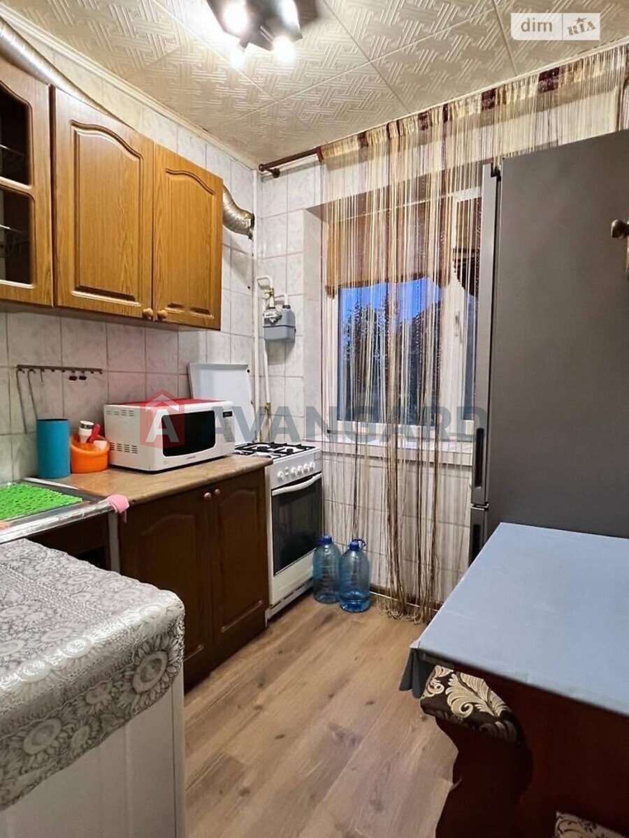 1 ��. ��������, 30/17/5 ��. �., 3/5 ������ ���� 7