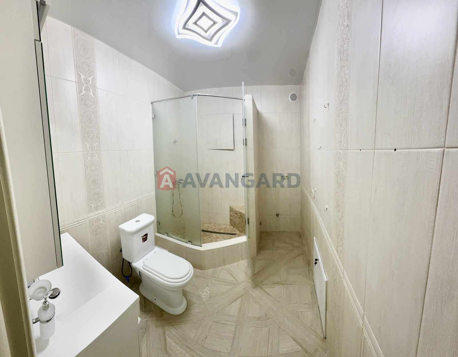 2 ����. ��������, 81/44/35 ��. �., 4/10 ���� ���� 22