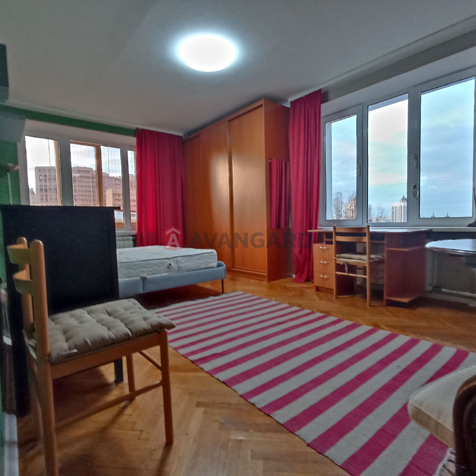 1 ��. ��������, 42/22/8 ��. �., 8/9 ������ ���� 6