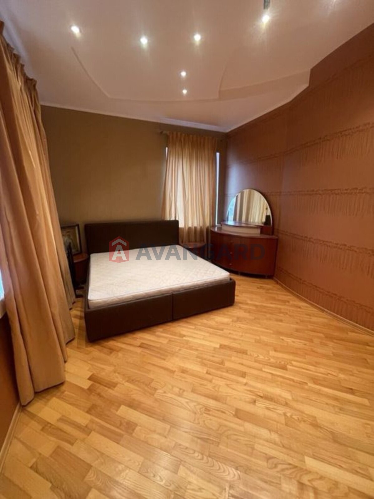 3 ��. ��������, 125/-/30 ��. �., 4/5 ������ ���� 5