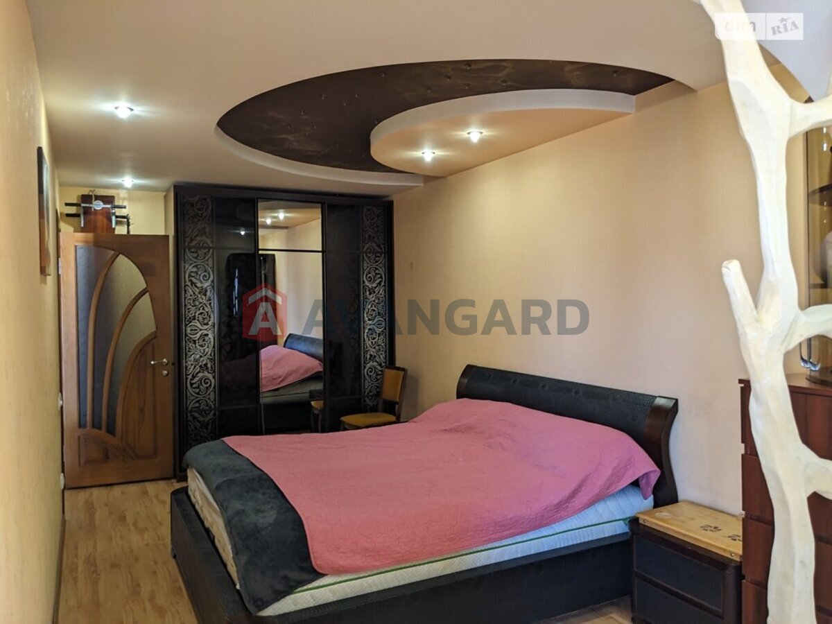 2 ��. ��������, 100/-/- ��. �., 4/5 ������ ���� 9