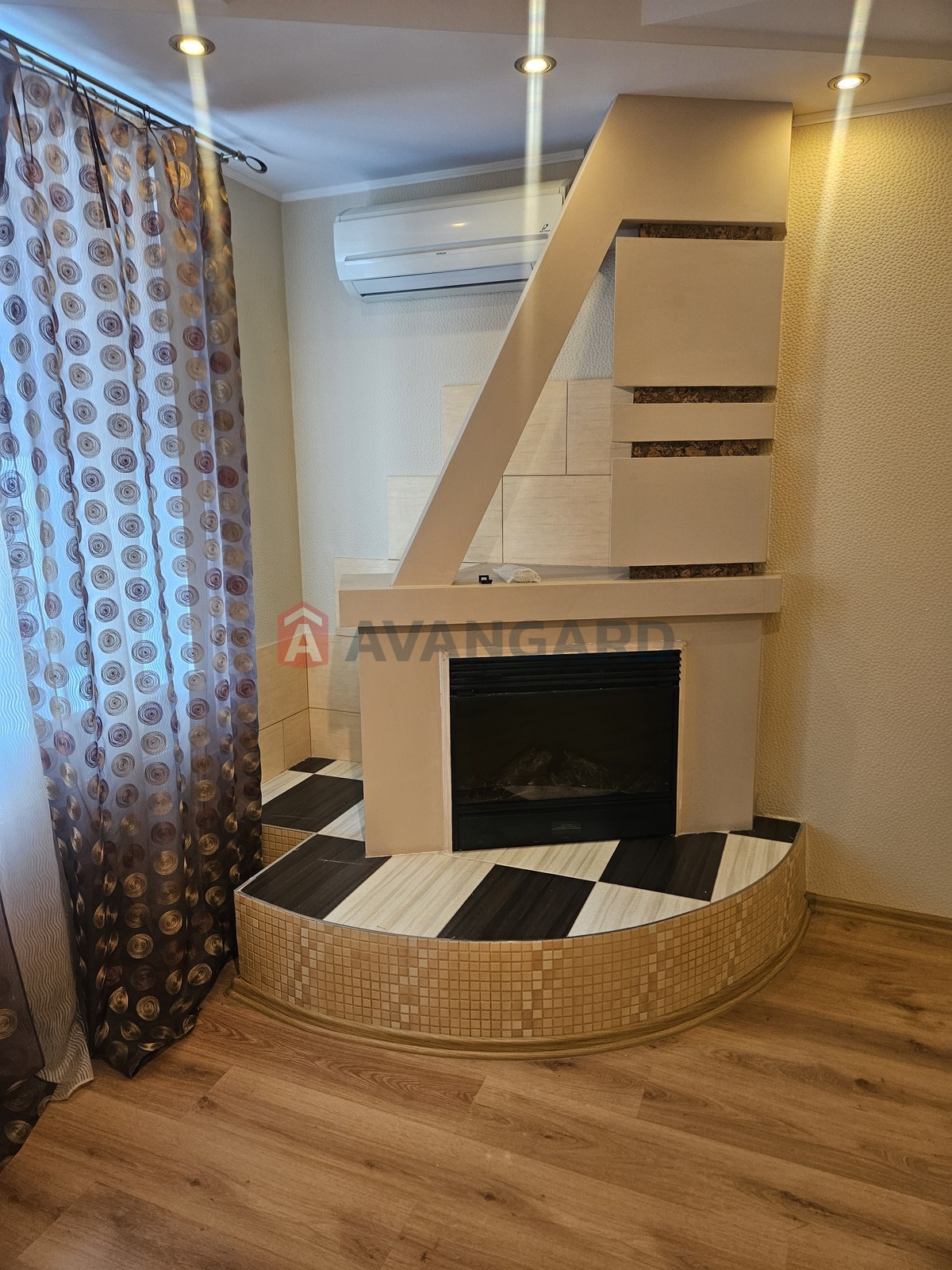 3 ��. ��������, 99/42/34 ��. �., 8/9 ������ ���� 9