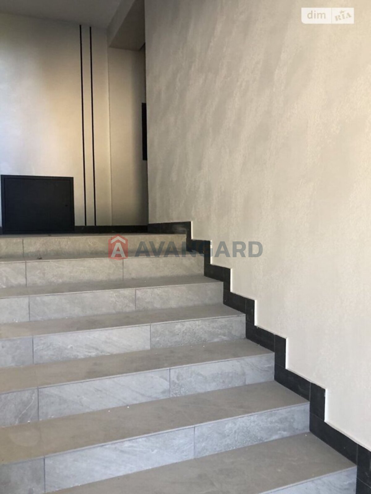 2 ��. ��������, 61/-/15 ��. �., 9/10 ������ ���� 4