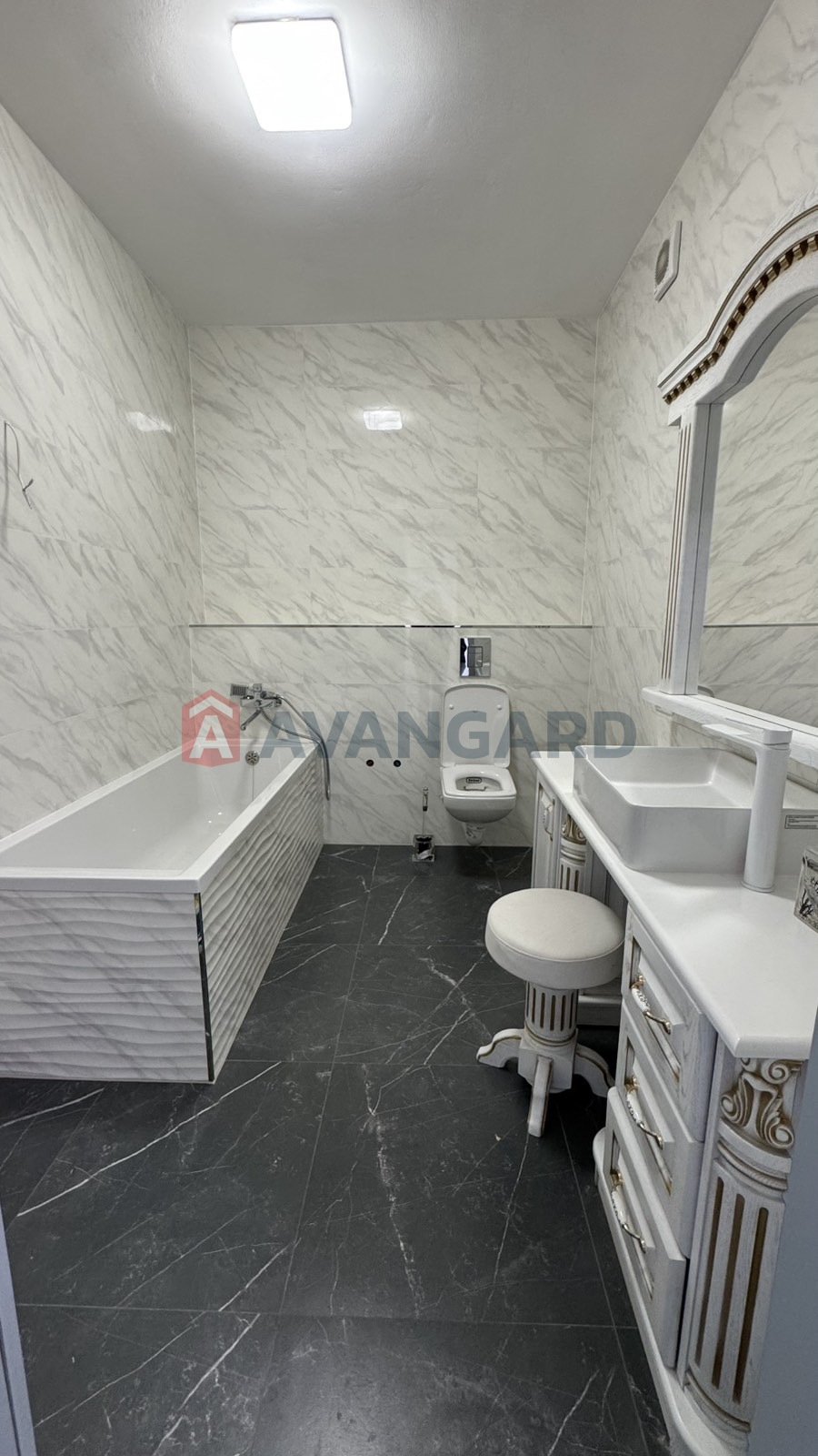 3 ����. ��������, 82,8/42,8/15,4 ��. �., 9/10 ���� ���� 10