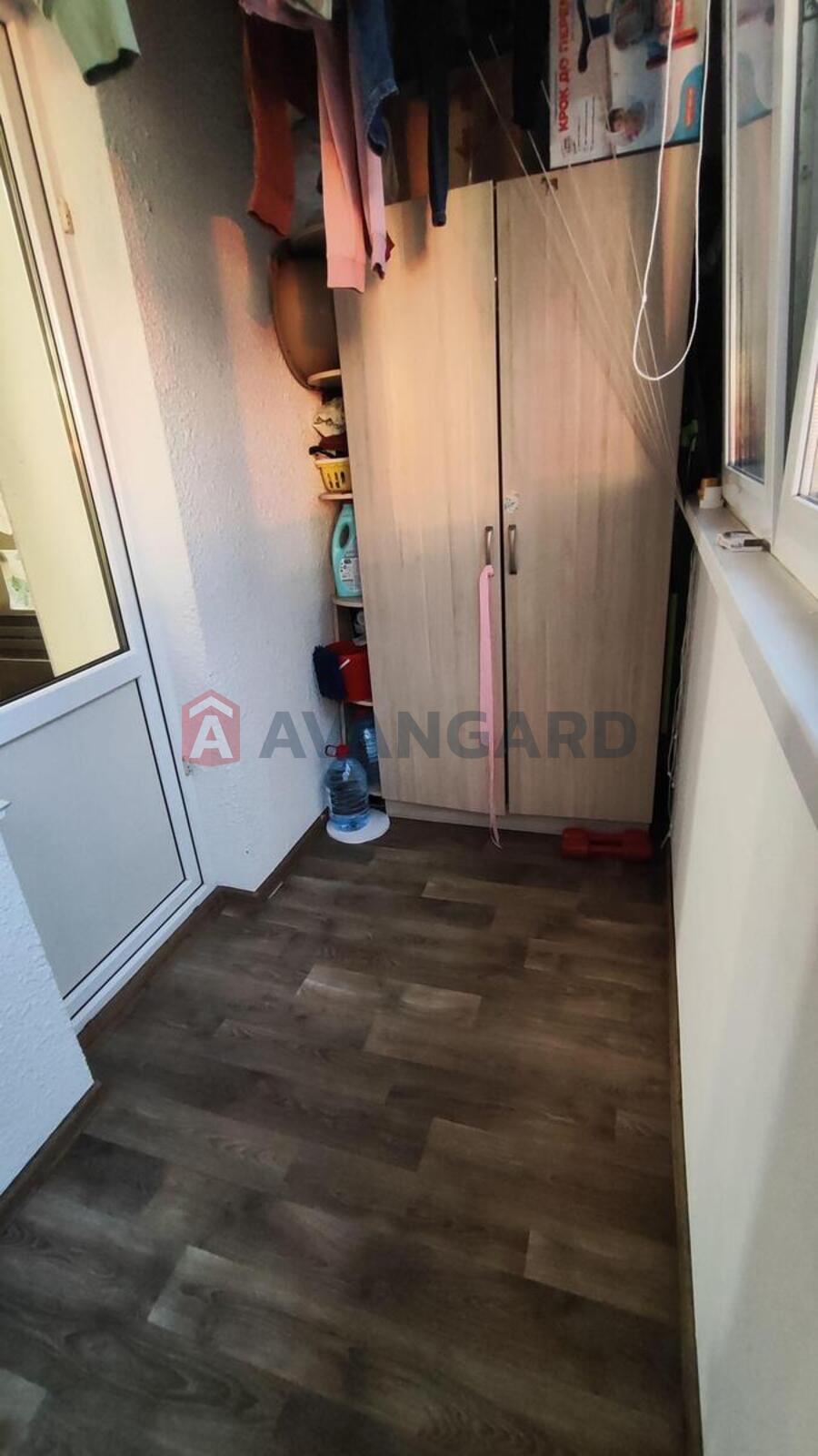 1 ��. ��������, 38/18/10 ��. �., 4/9 ������ ���� 13