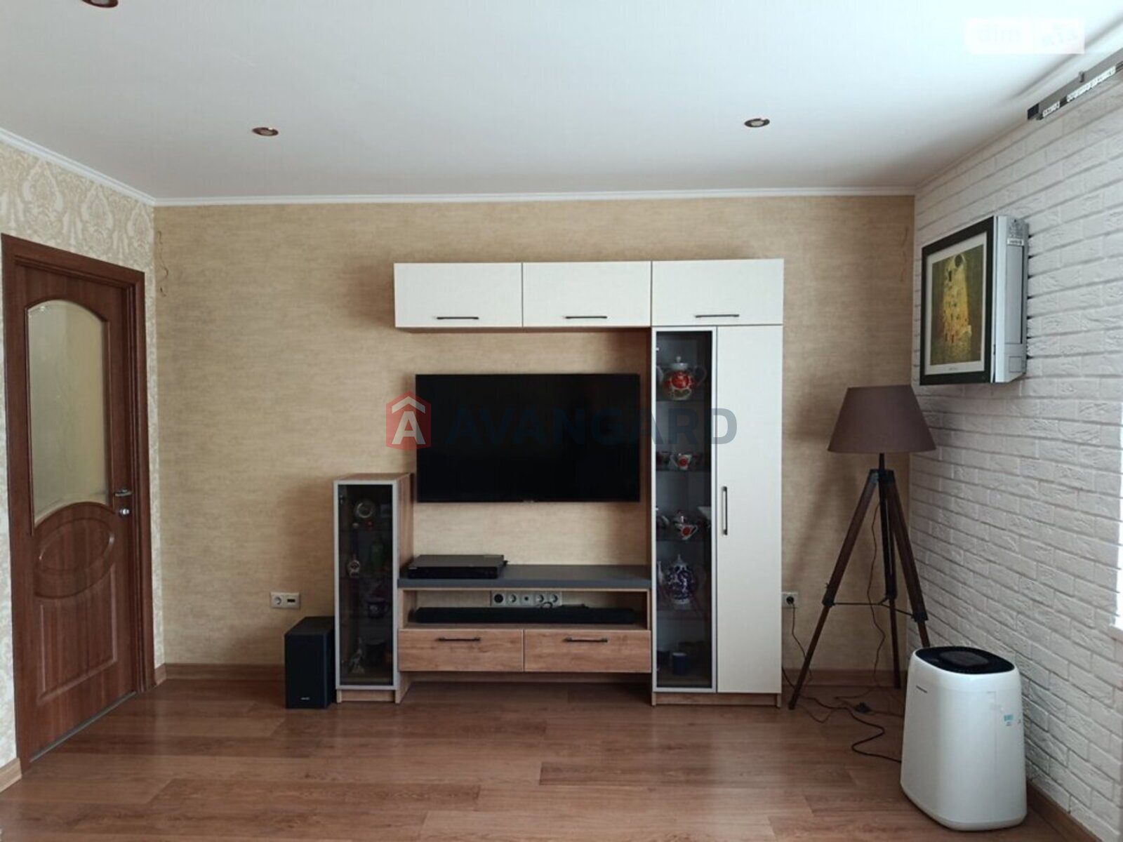 1 ��. ��������, 50/20/10 ��. �., 9/9 ������ ���� 12