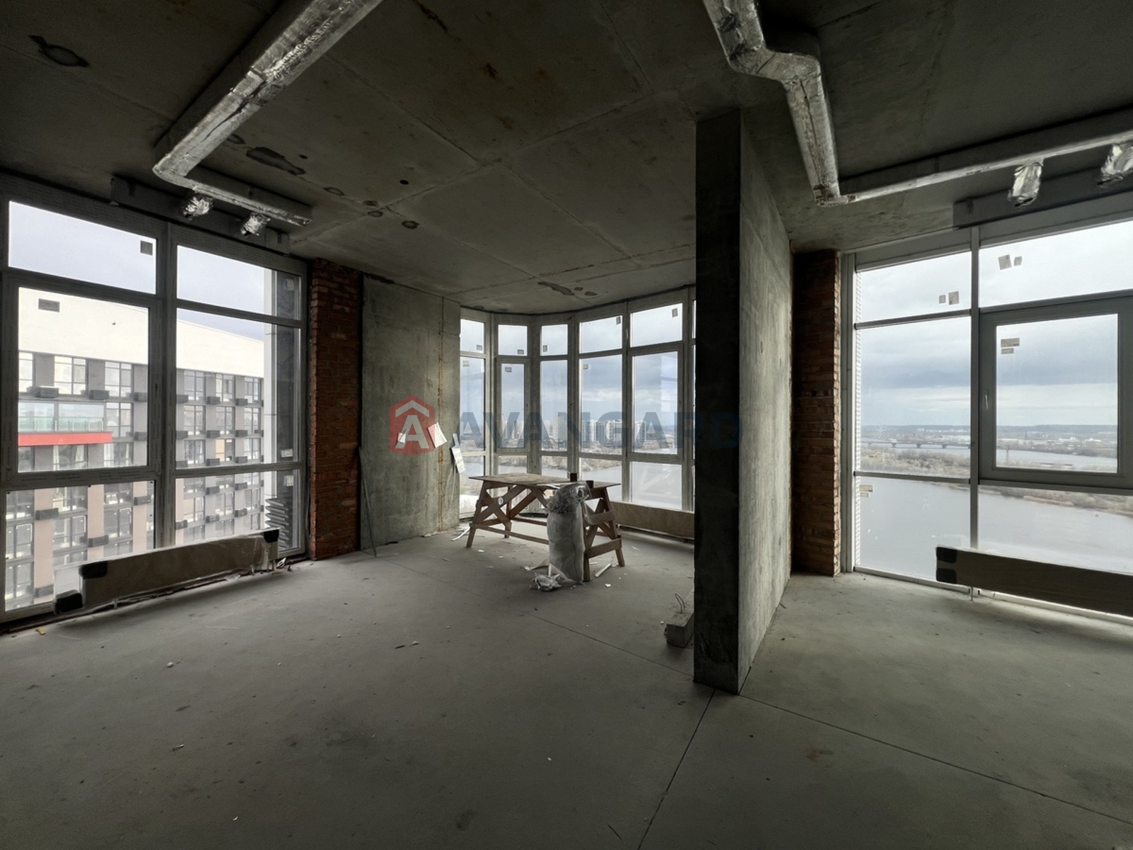 5 ��. ��������, 180/136/44 ��. �., 25/25 ������ ���� 4