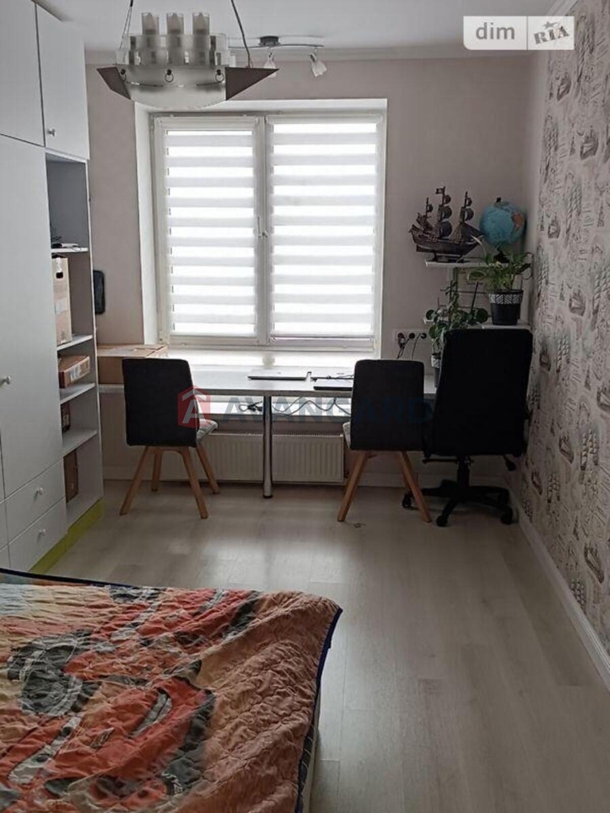 2 ��. ��������, 70/69/12 ��. �., 7/11 ������ ���� 12