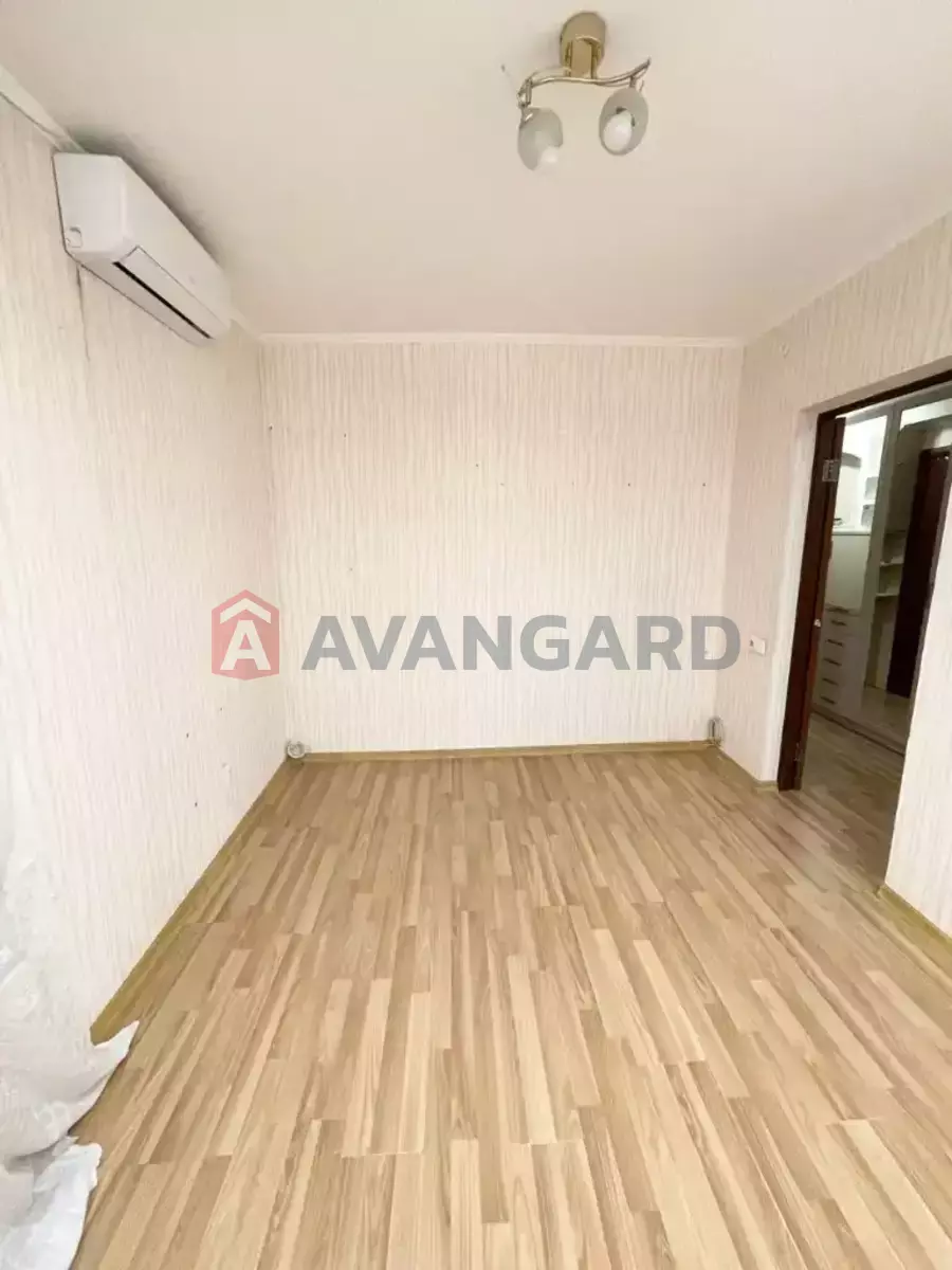 3 ��. ��������, 68/39/8 ��. �., 9/9 ������ ���� 9