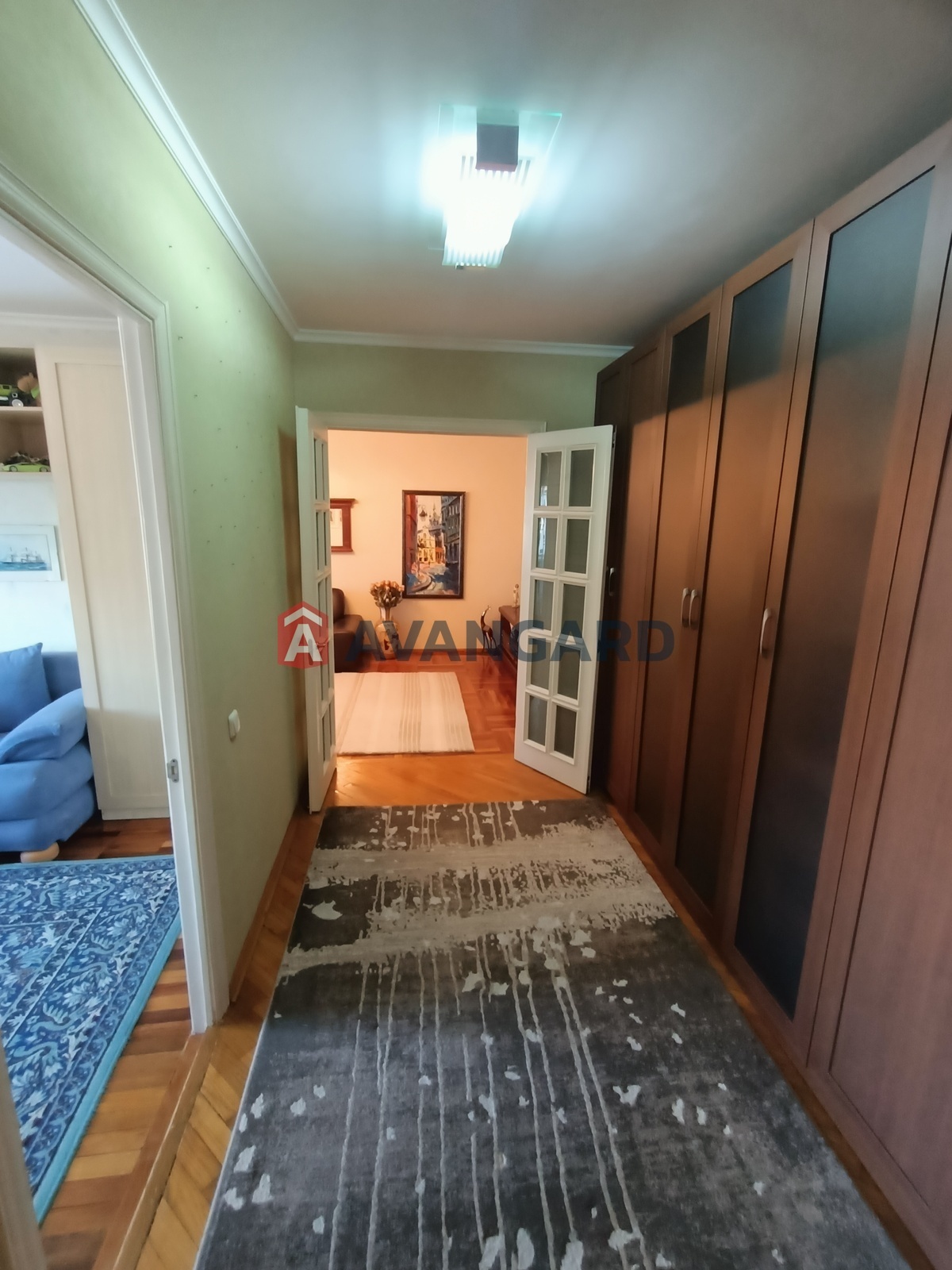 3 ����. ��������, 70/-/10 ��. �., 7/9 ���� ���� 8