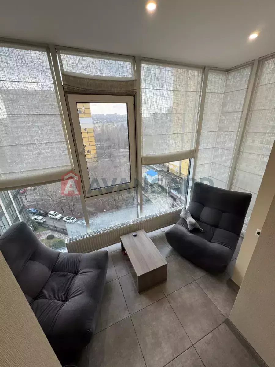 3 ��. ��������, 98/40/40 ��. �., 9/10 ������ ���� 8