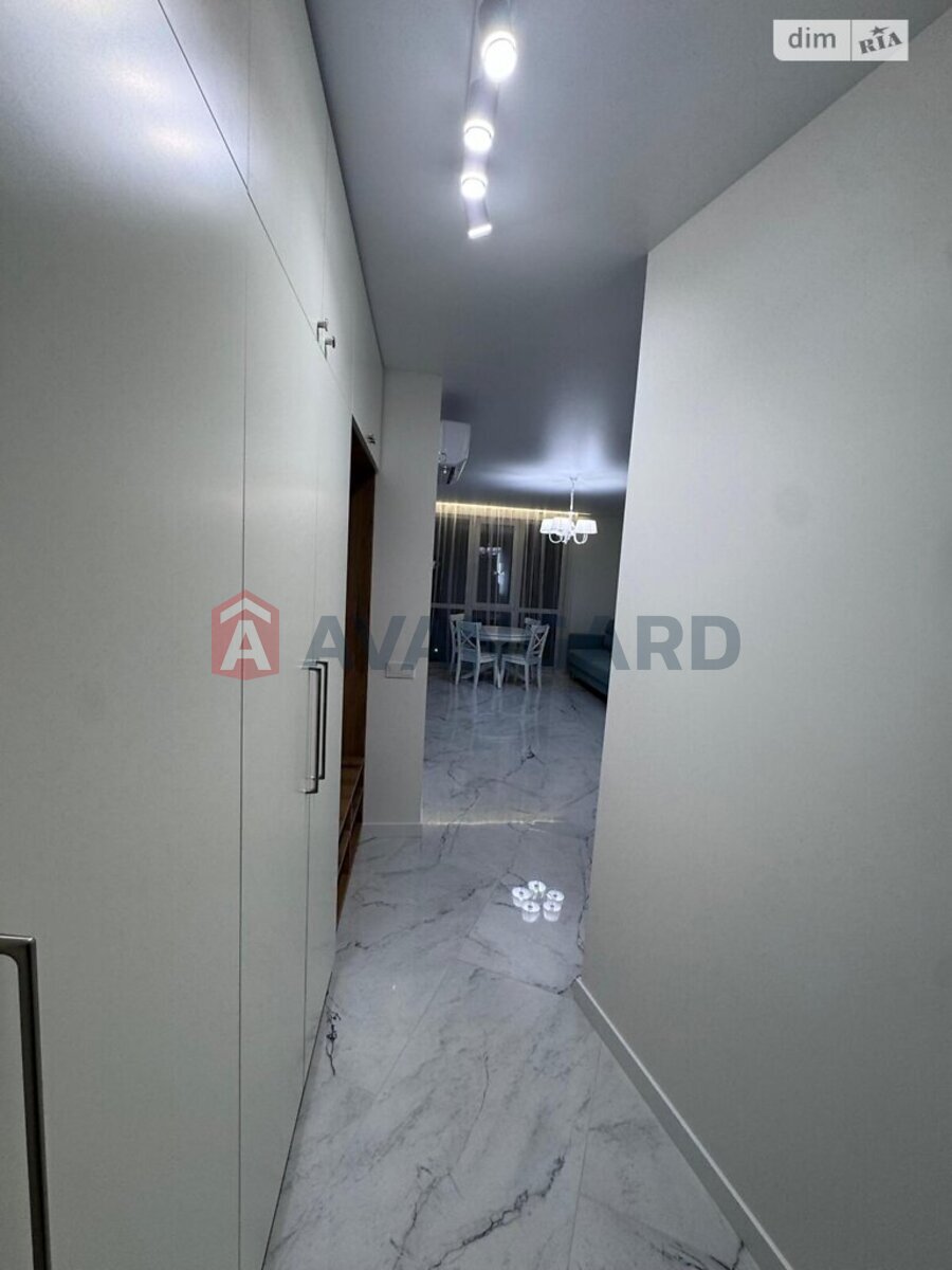 2 ��. ��������, 56/-/25 ��. �., 9/10 ������ ���� 12