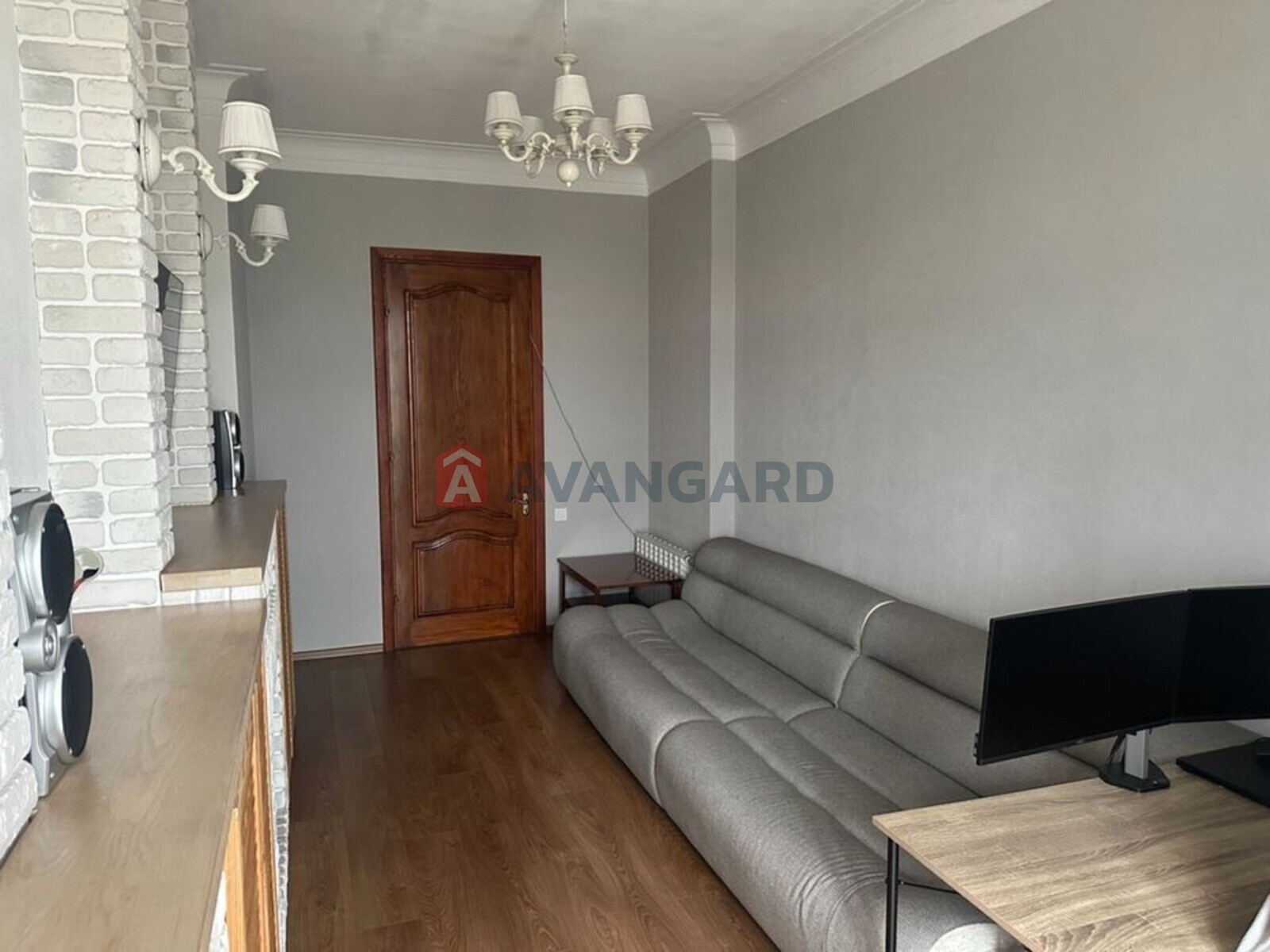 3 ����. ��������, 82/-/9 ��. �., 5/5 ���� ���� 8