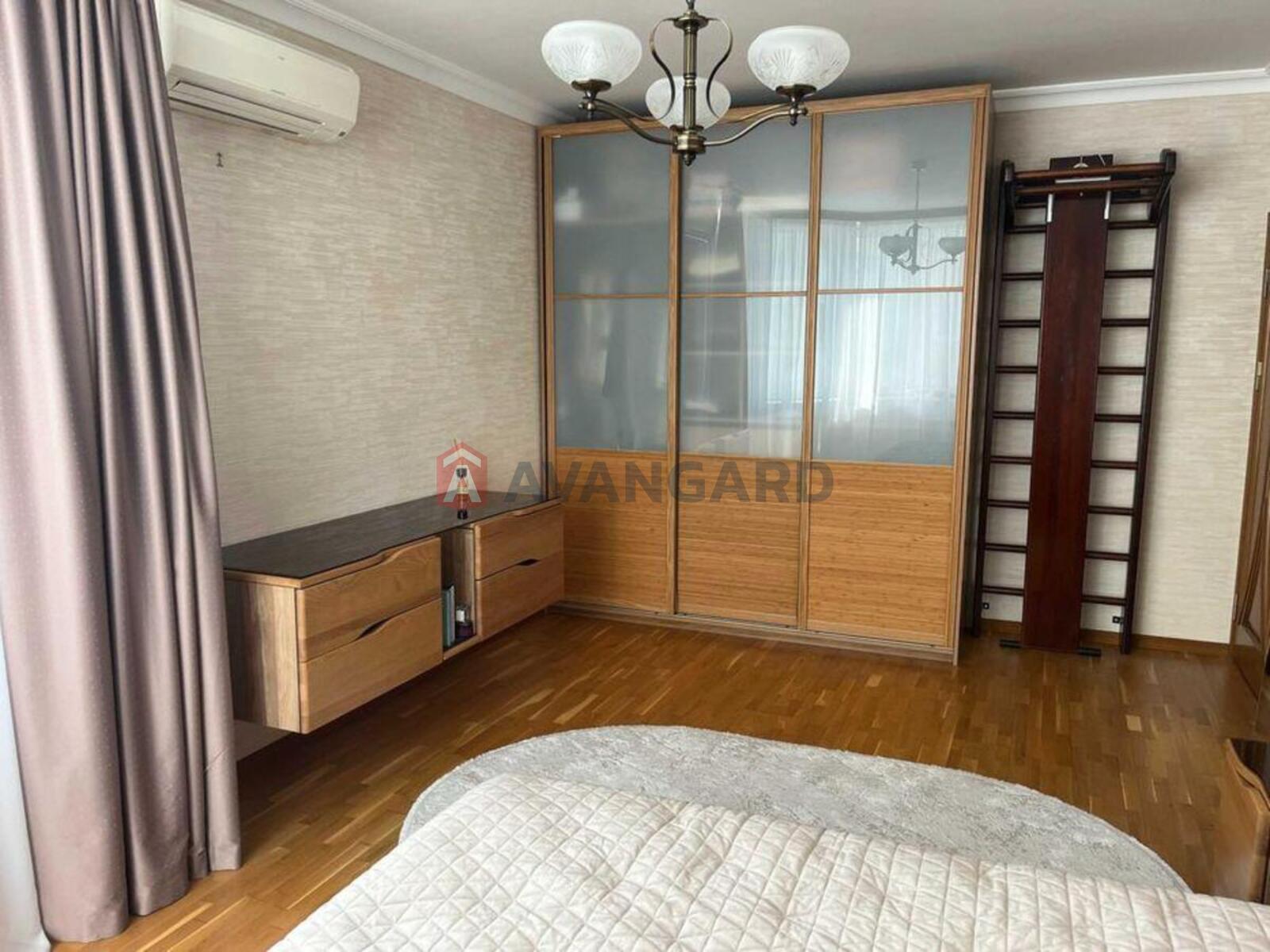 4 ����. ��������, 125/-/14 ��. �., 15/23 ���� ���� 8