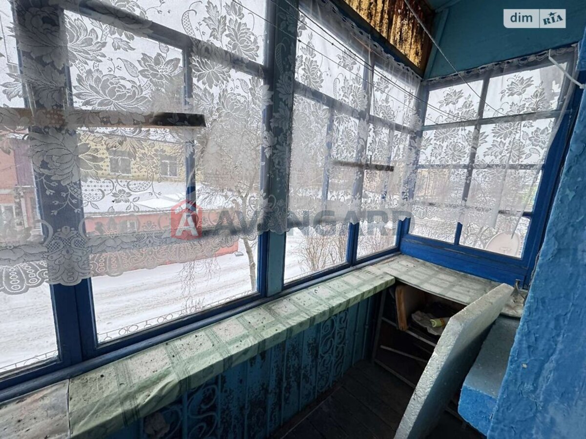 3 ����. ��������, 61/38/6 ��. �., 2/2 ���� ���� 12