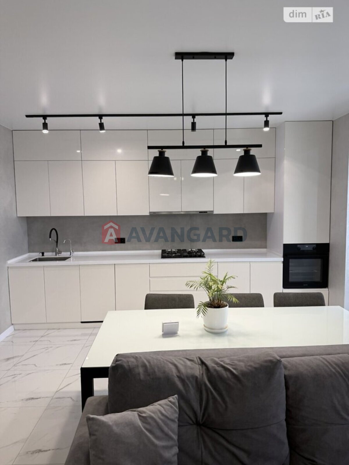 3 ��. ��������, 91/35/39 ��. �., 8/8 ������ ���� 3