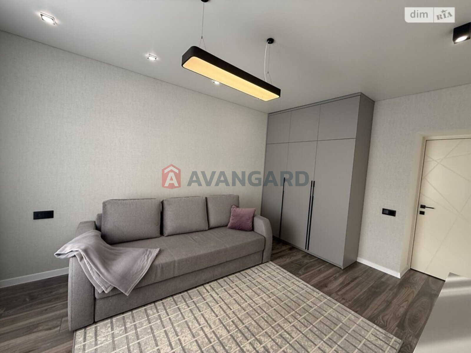 2 ����. ��������, 69/32/23 ��. �., 8/8 ���� ���� 17