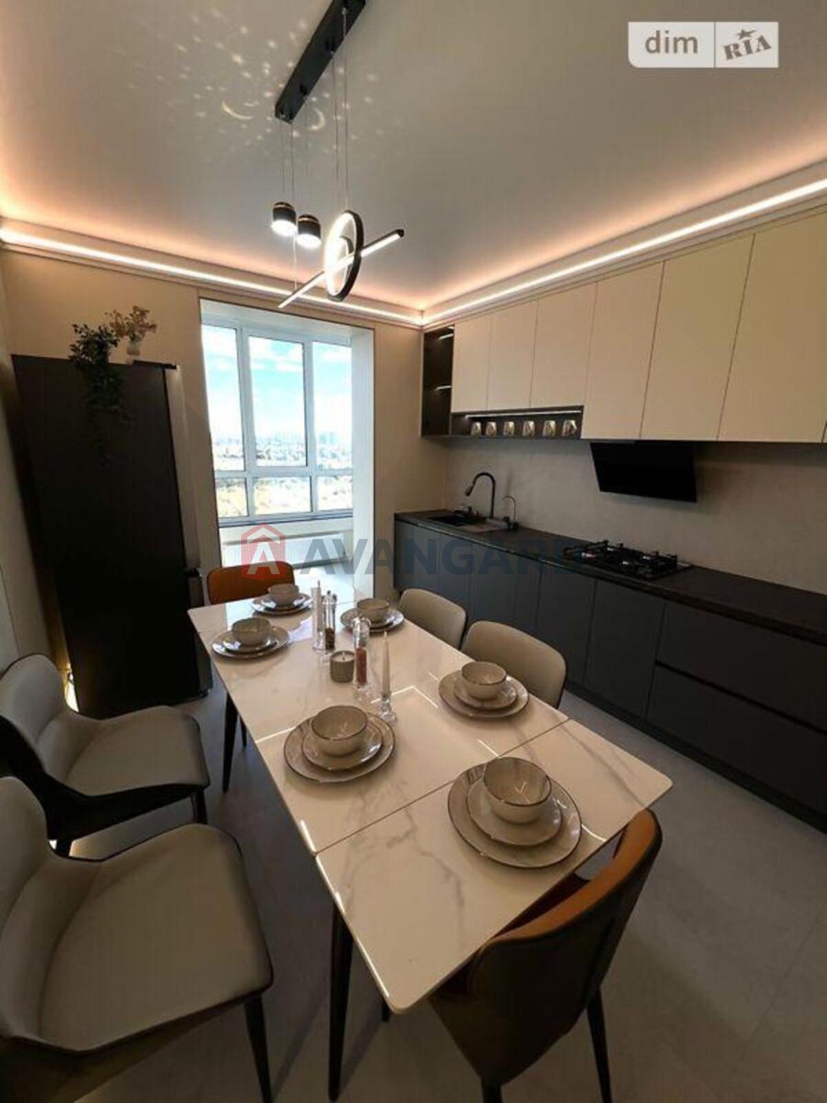 4 ��. ��������, 136/-/16 ��. �., 10/11 ������ ���� 14