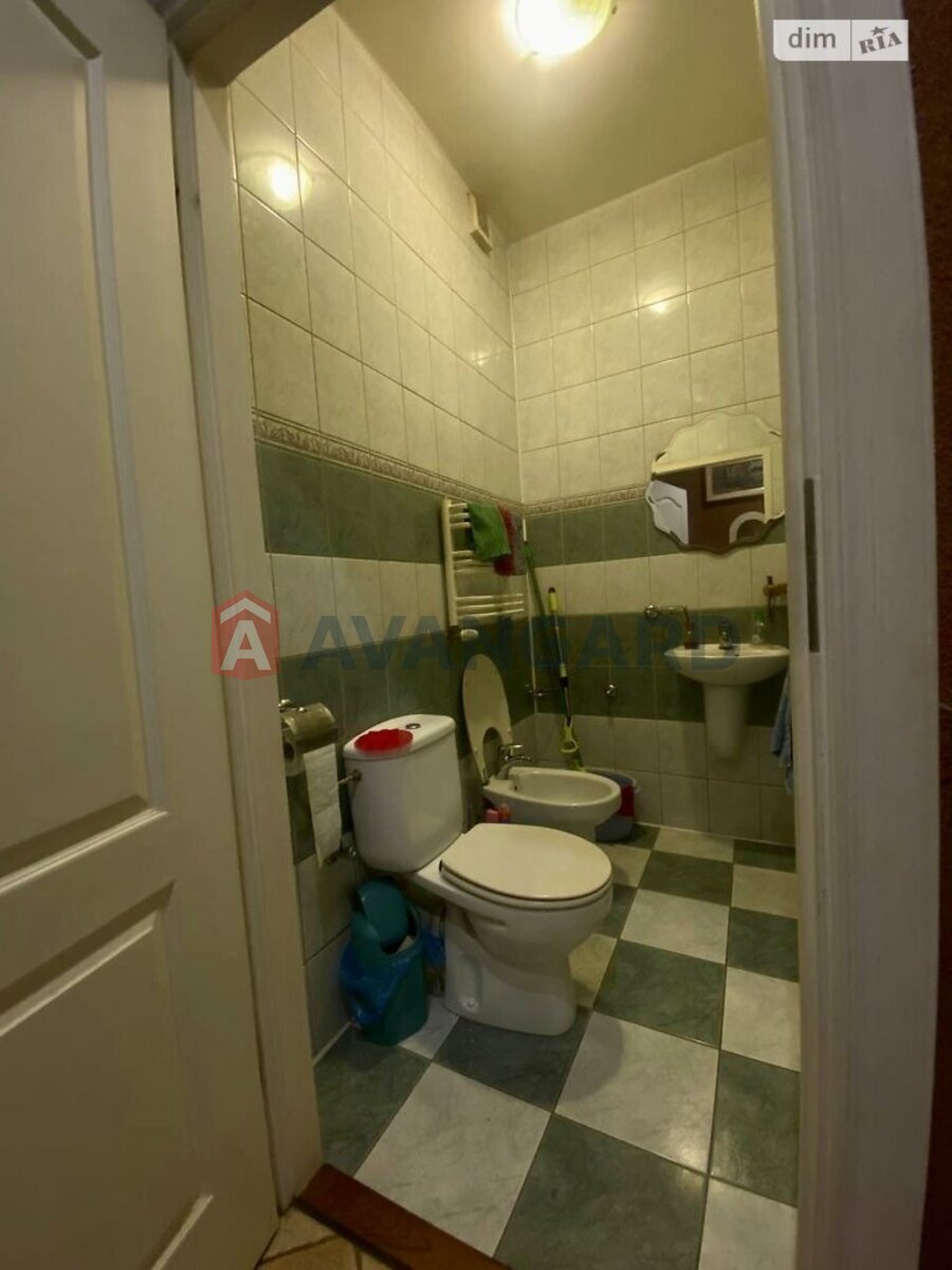 6 ��. ��������, 230/-/19 ��. �., 1/3 ������ ���� 6