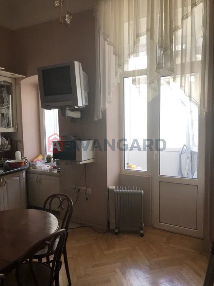 3 ��. ��������, 102/-/12 ��. �., 4/5 ������ ���� 16