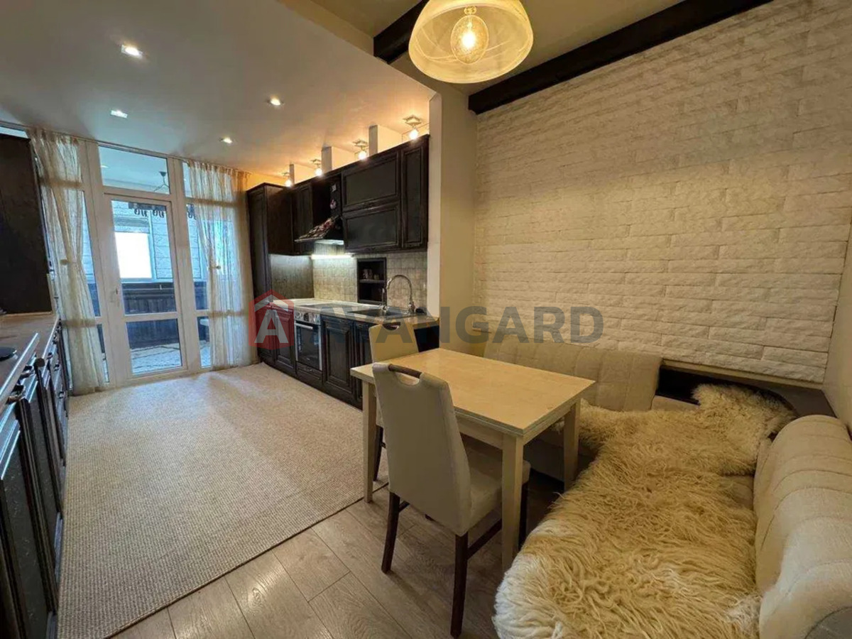 2 ��. ��������, 85/-/85 ��. �., 12/24 ������ ���� 16