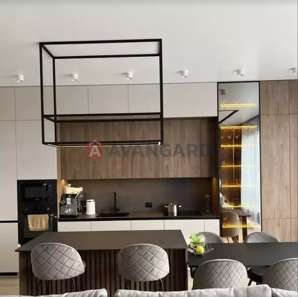 3 ��. ��������, 82/72/37 ��. �., 2/12 ������ ���� 5