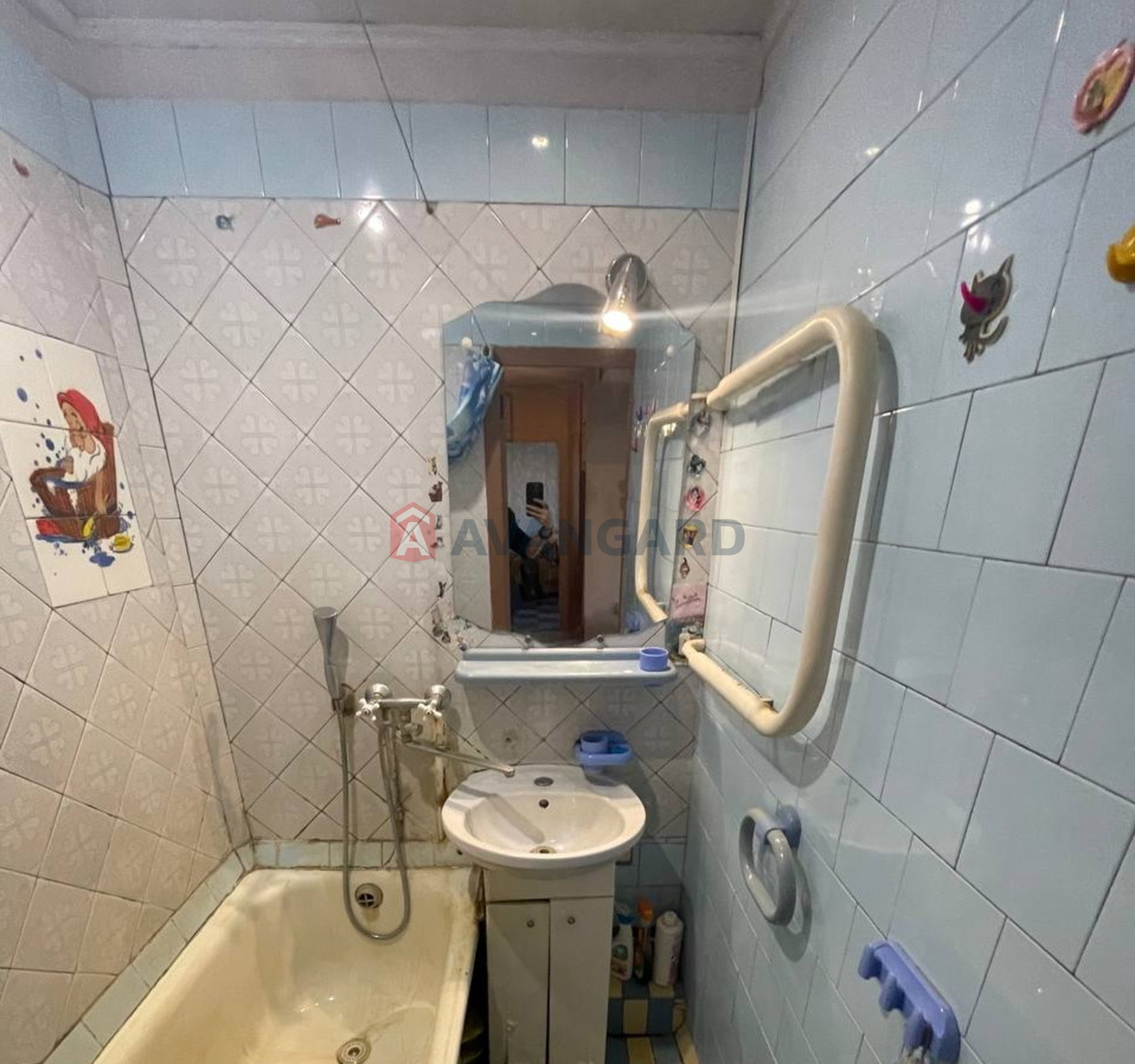 3 . , 64/-/8 . ., 8/9   9