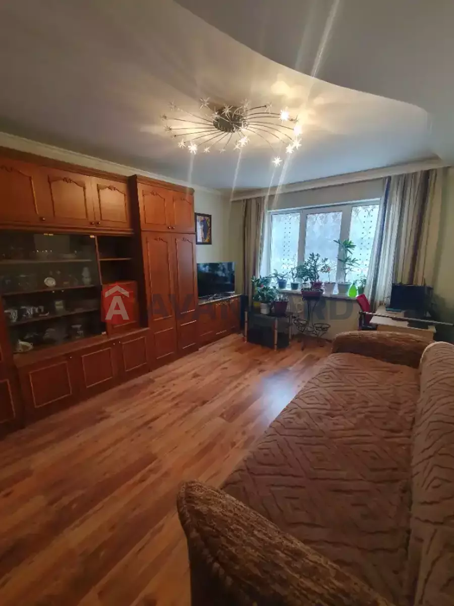 3 ��. ��������, 63/38/8 ��. �., 2/9 ������ ���� 11