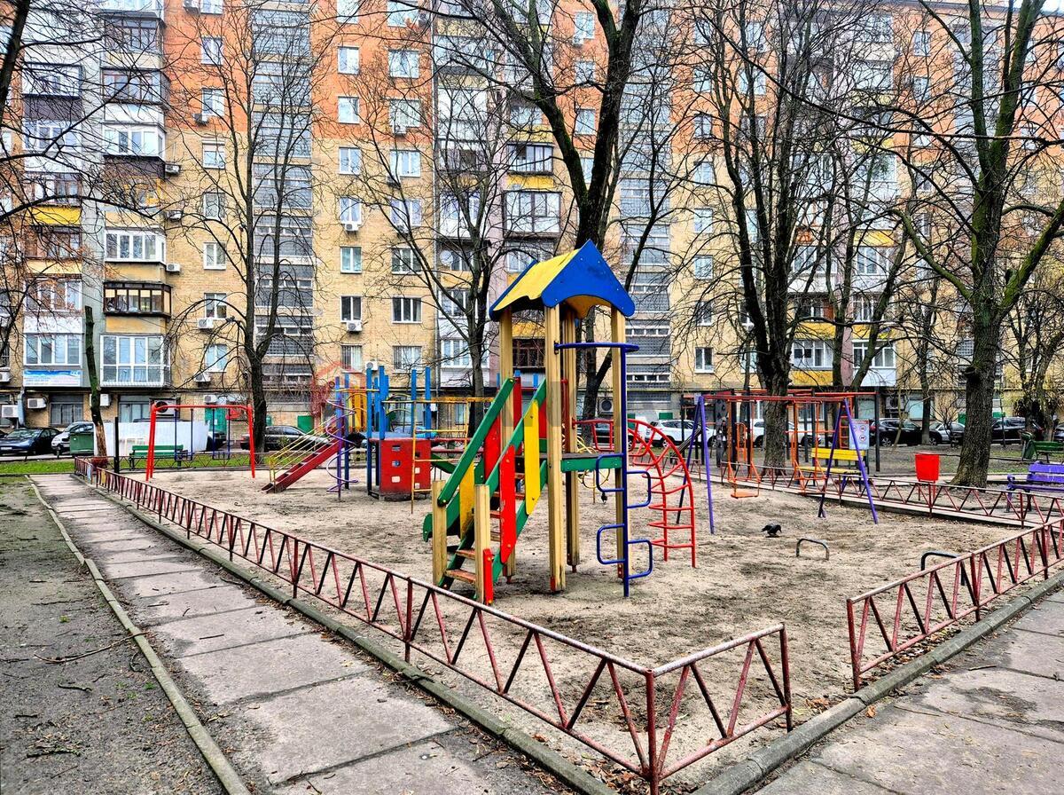 2 ��. ��������, 48.4 / 33.1 / 6.9 �? ��. �., 8/9 ������ ���� 23