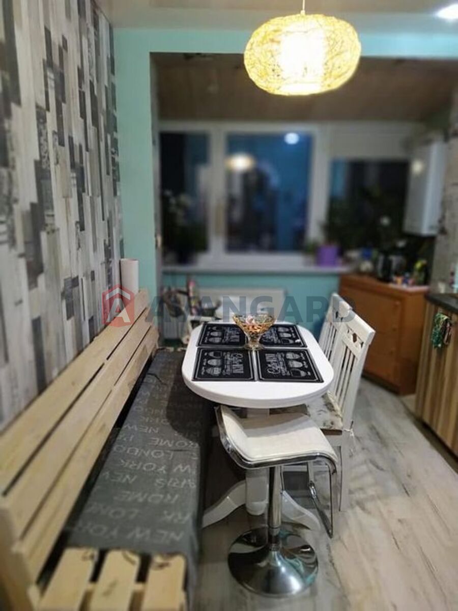 1 ��. ��������, 39/-/12 ��. �., 5/5 ������ ���� 8