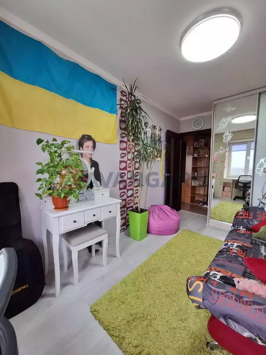 2 ��. ��������, 45/27/7 ��. �., 9/9 ������ ���� 12