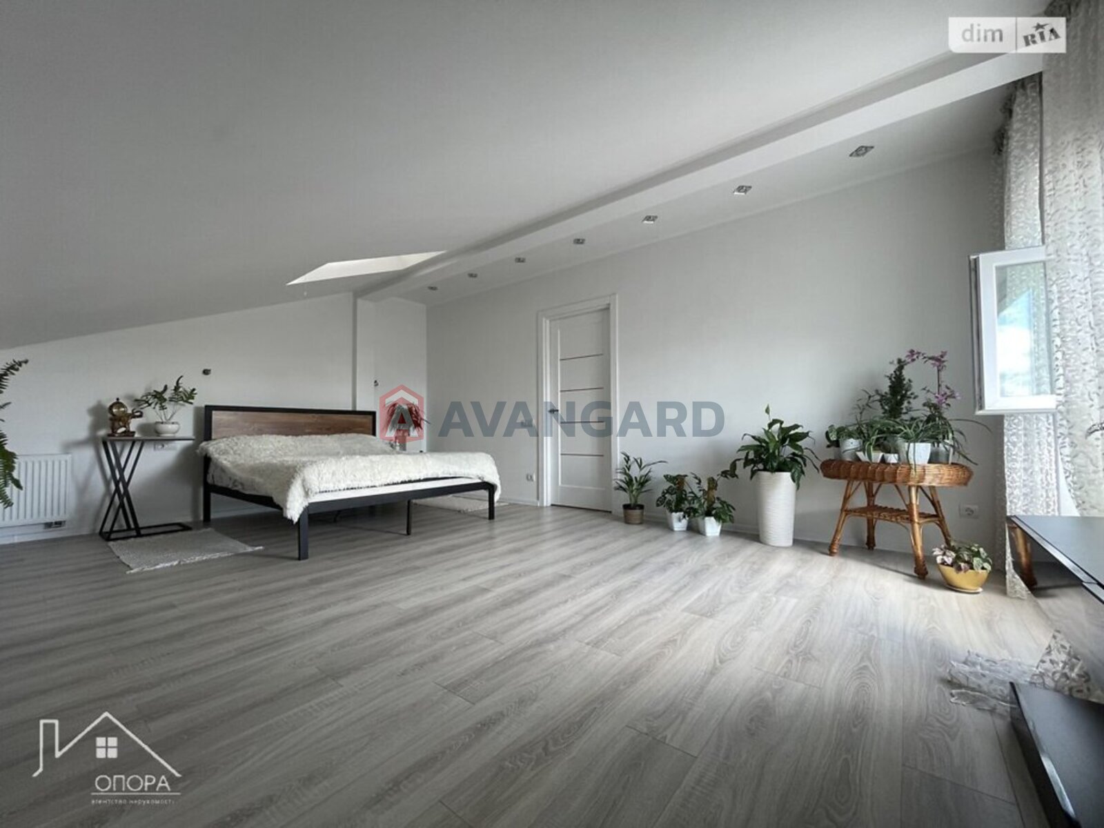 3 ��. ��������, 118/41/40 ��. �., 8/10 ������ ���� 18