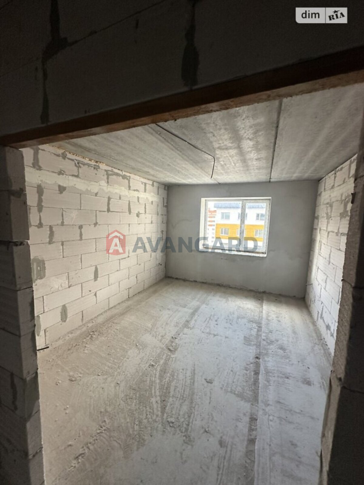 3 ��. ��������, 82/46/18 ��. �., 9/10 ������ ���� 5