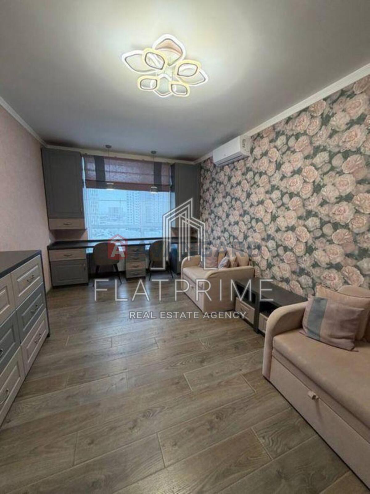 3 ��. ��������, 100/50/30 ��. �., 8/26 ������ ���� 19