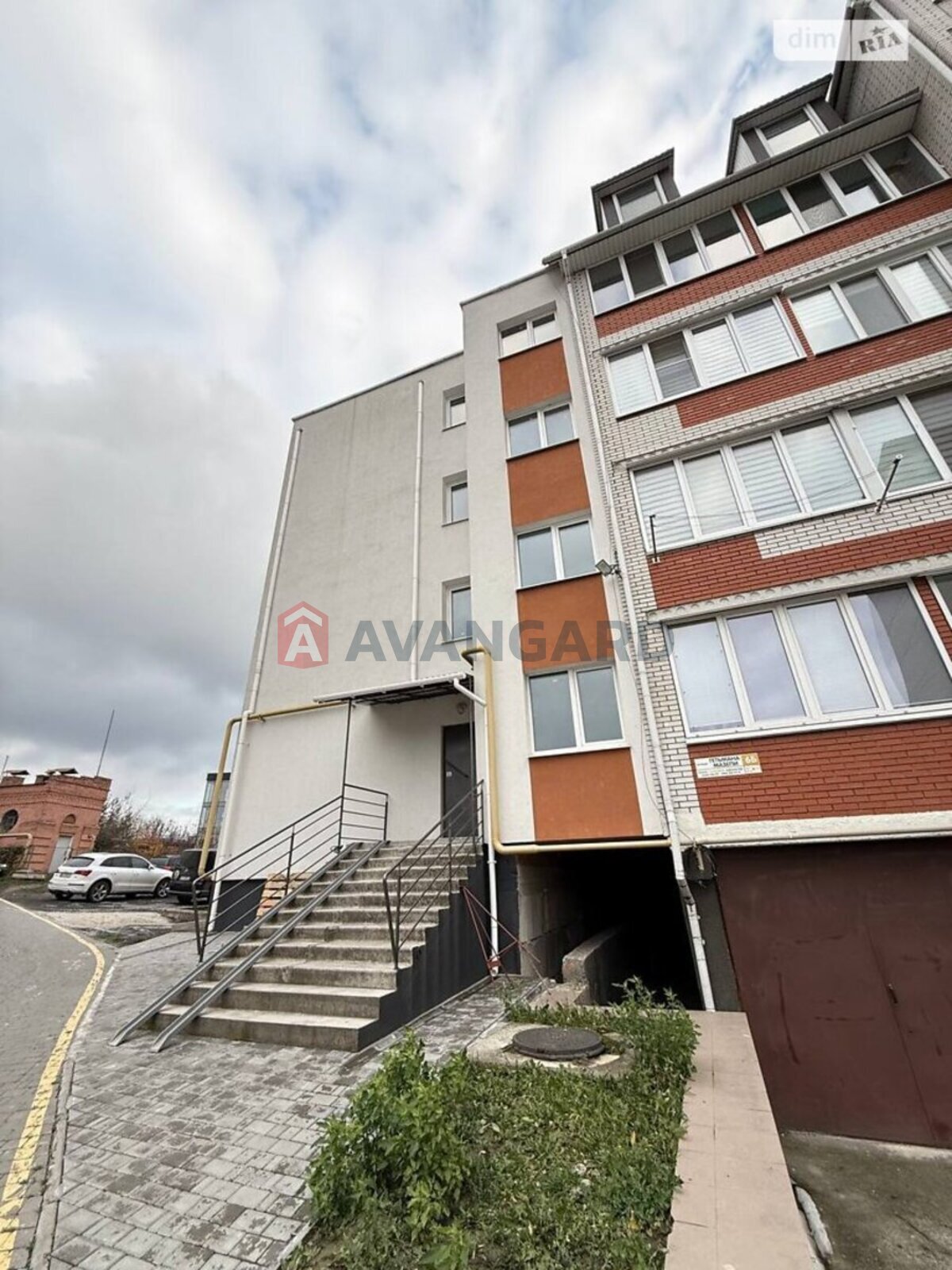 3 ��. ��������, 84/46/11 ��. �., 4/9 ������ ���� 1