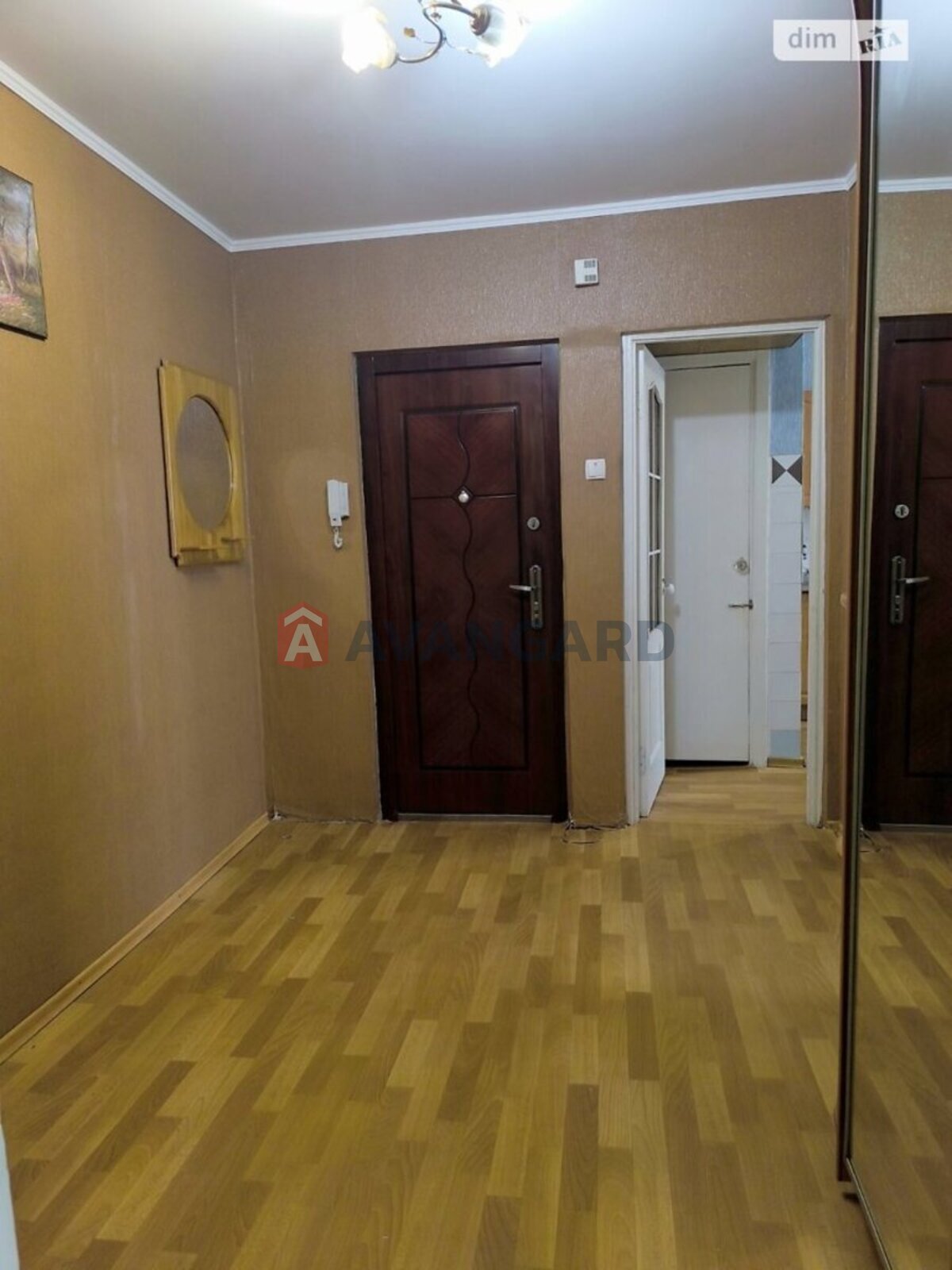 3 ��. ��������, 63/38/8 ��. �., 7/9 ������ ���� 15