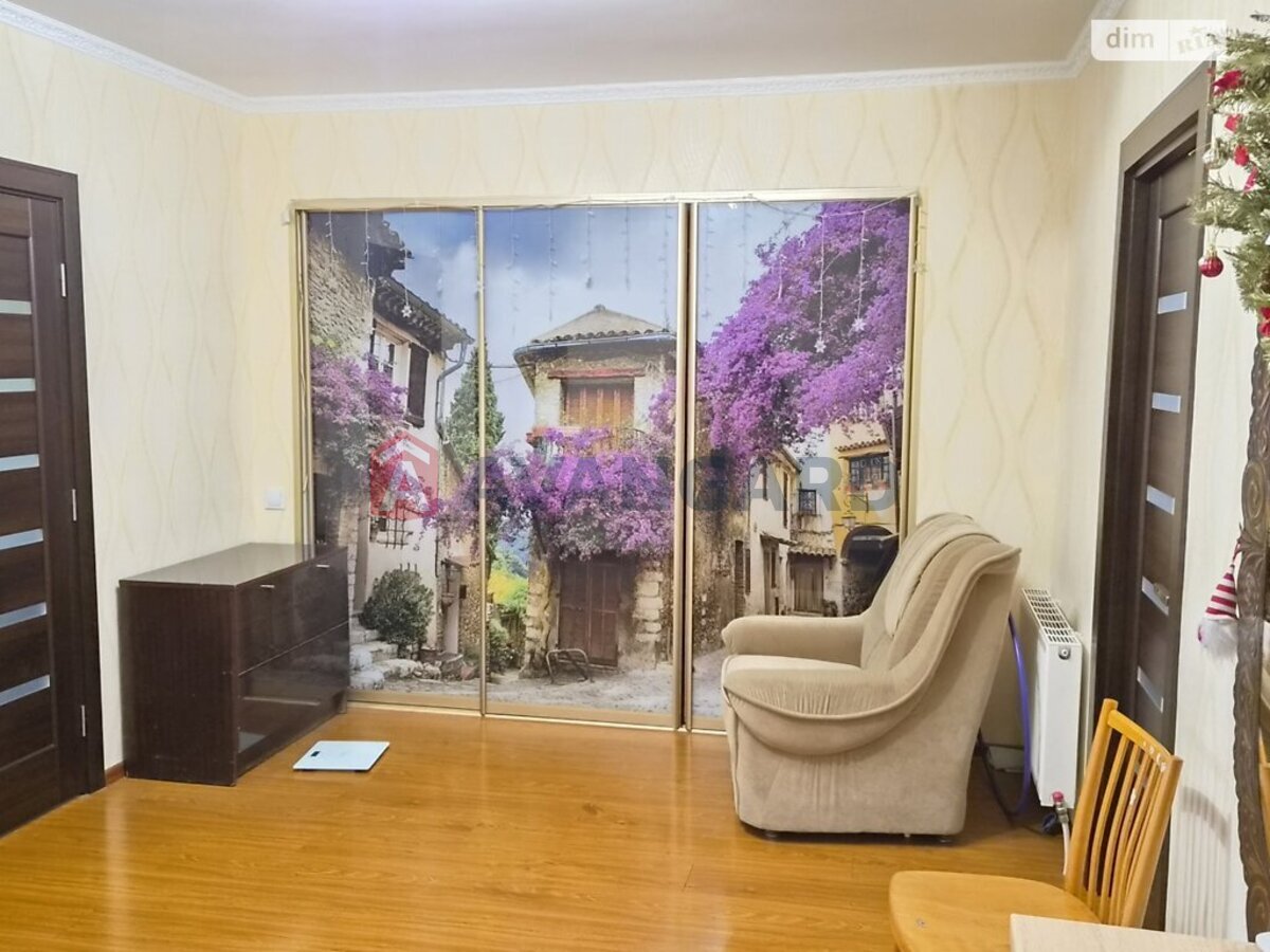 2 ��. ��������, 92/60/20 ��. �., 3/9 ������ ���� 24