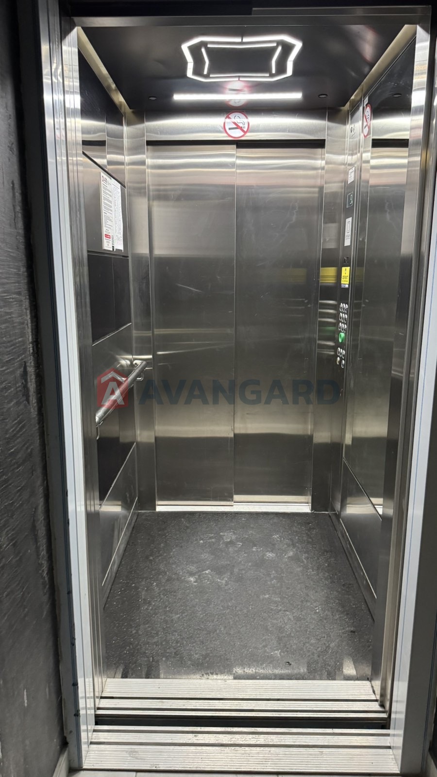 3 ����. ��������, 82,8/42,8/15,4 ��. �., 9/10 ���� ���� 15