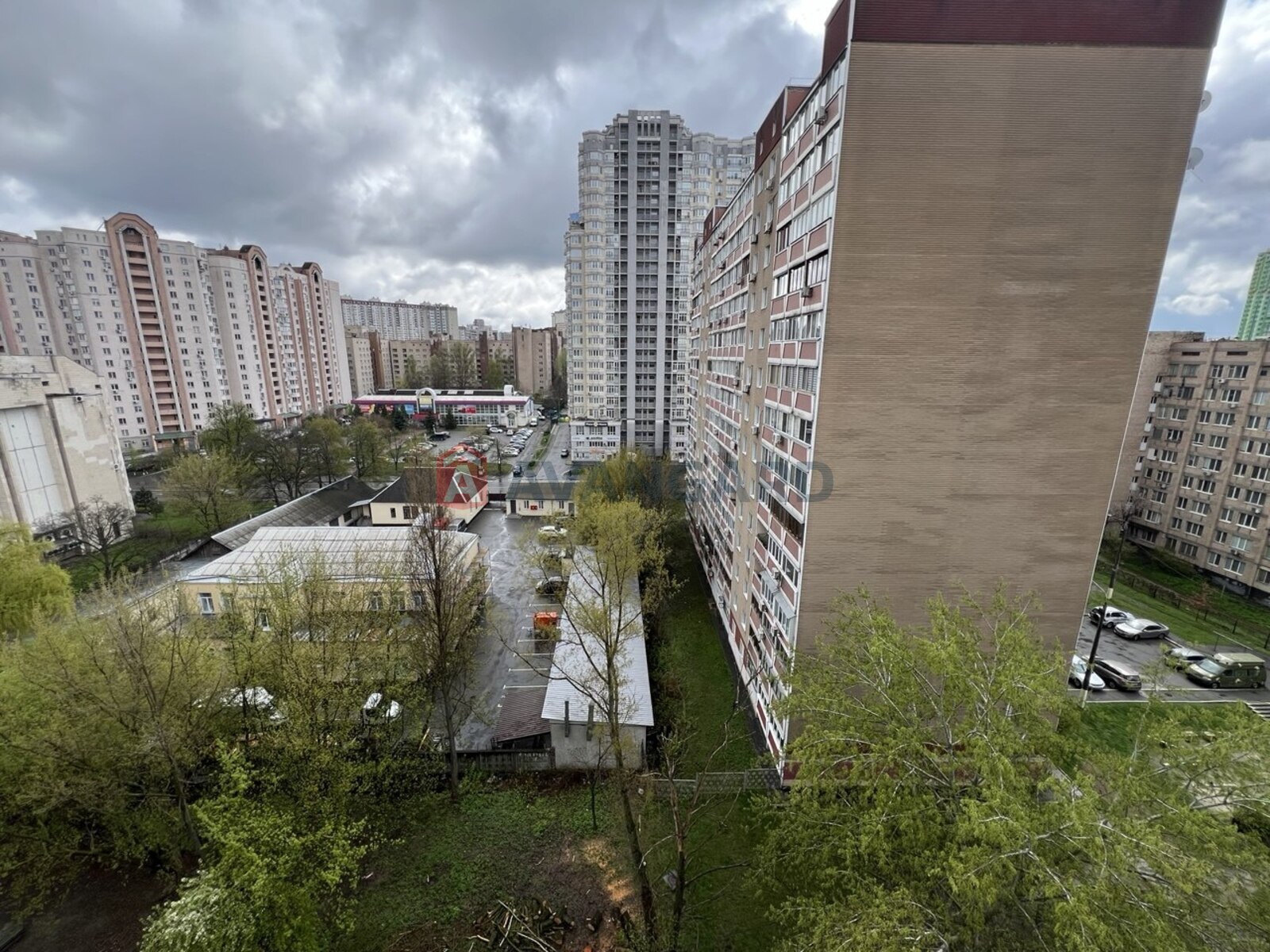 2 ����. ��������, 51.7/30.9/8 ��. �., 10/10 ���� ���� 13