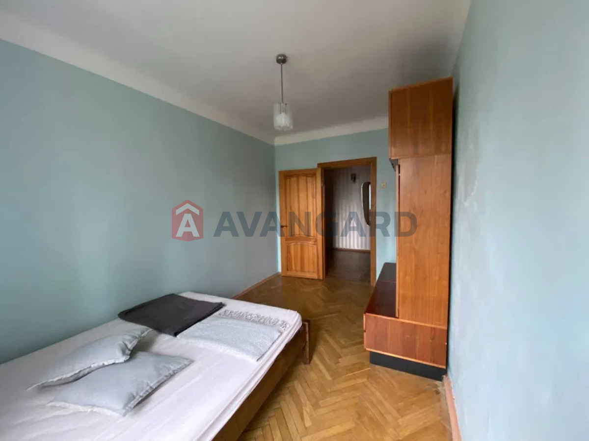 4 ��. ��������, 93/-/8 ��. �., 5/9 ������ ���� 8