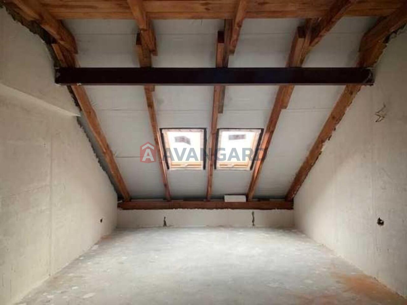 4 ����. ��������, 130/-/36 ��. �., 3/3 ���� ���� 11