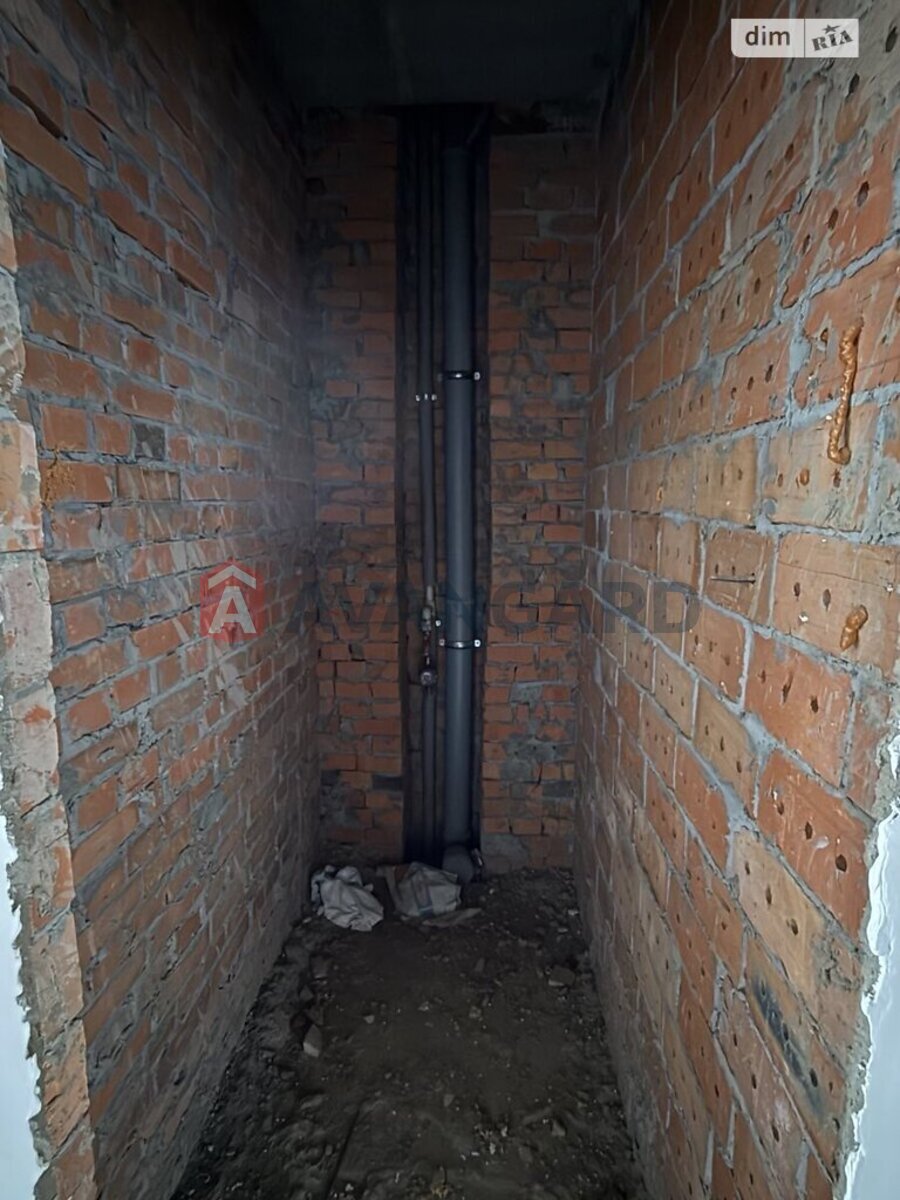 2 ��. ��������, 64/34/18 ��. �., 9/12 ������ ���� 5