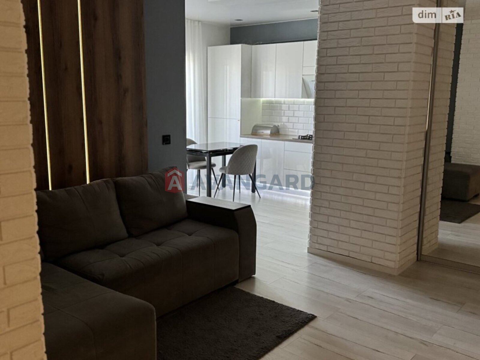 2 ��. ��������, 65/33/11 ��. �., 8/10 ������ ���� 18