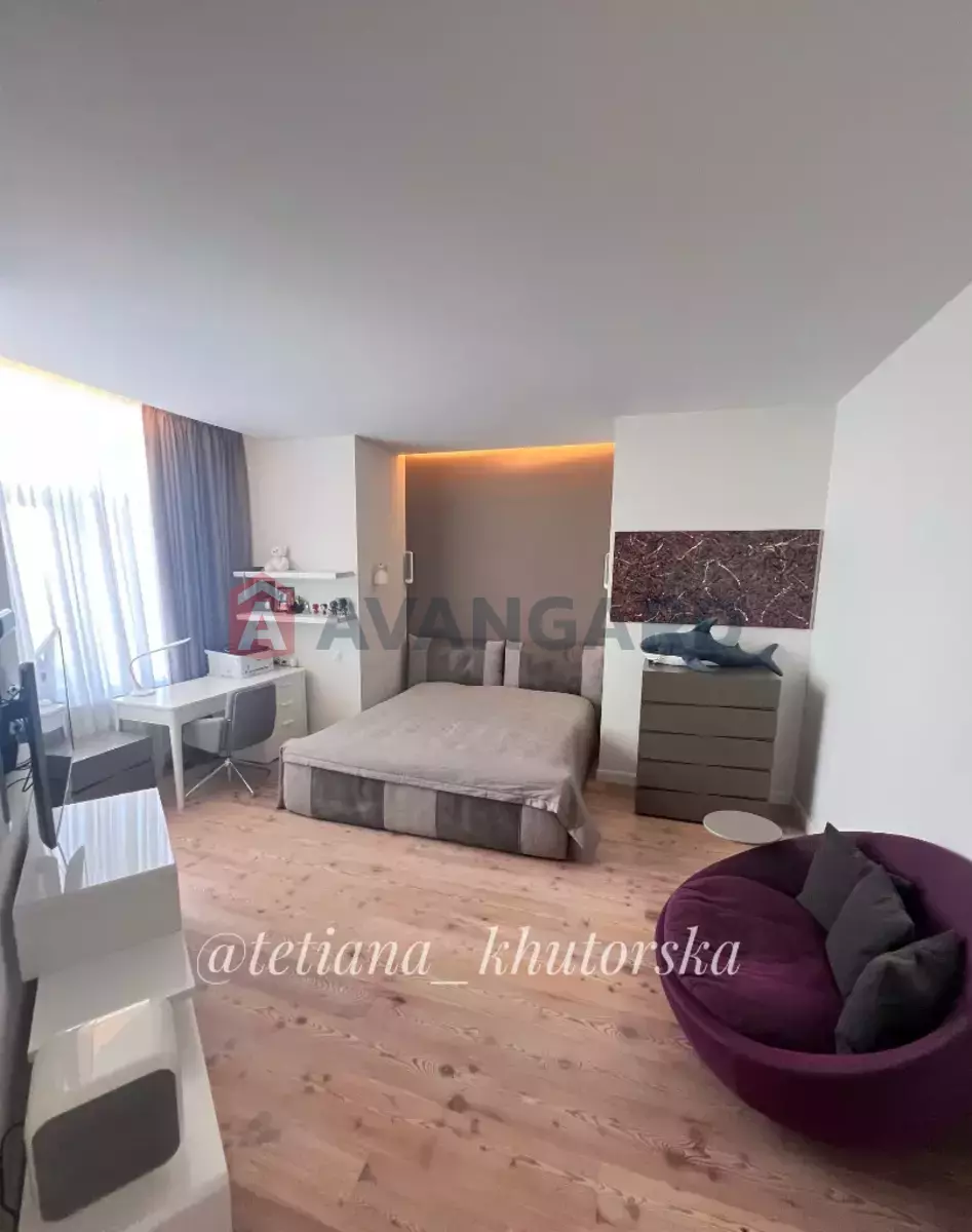 5 ��. ��������, 300/-/- ��. �., 8/22 ������ ���� 12