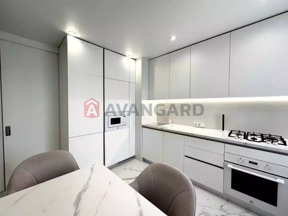 3 ��. ��������, 65/40/9 ��. �., 8/9 ������ ���� 9