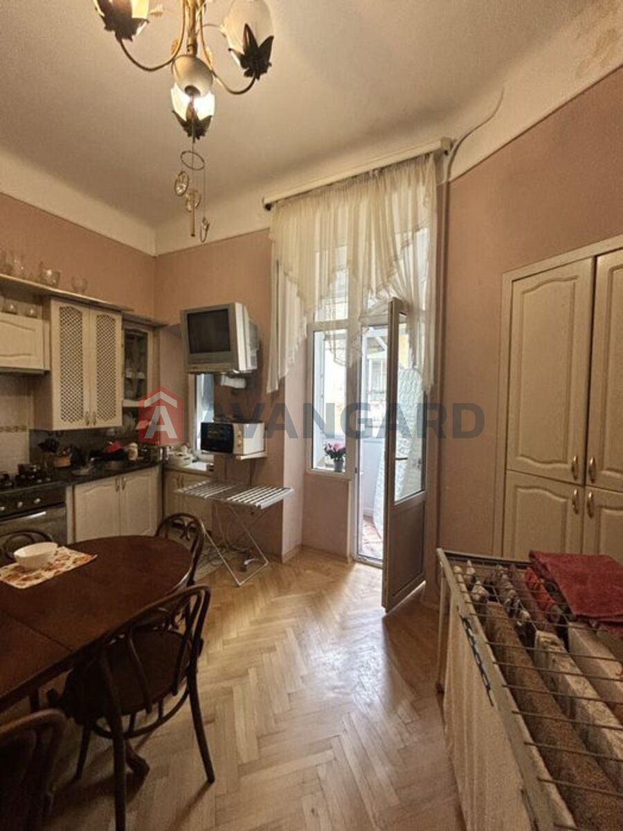 3 ��. ��������, 102/-/12 ��. �., 4/5 ������ ���� 6