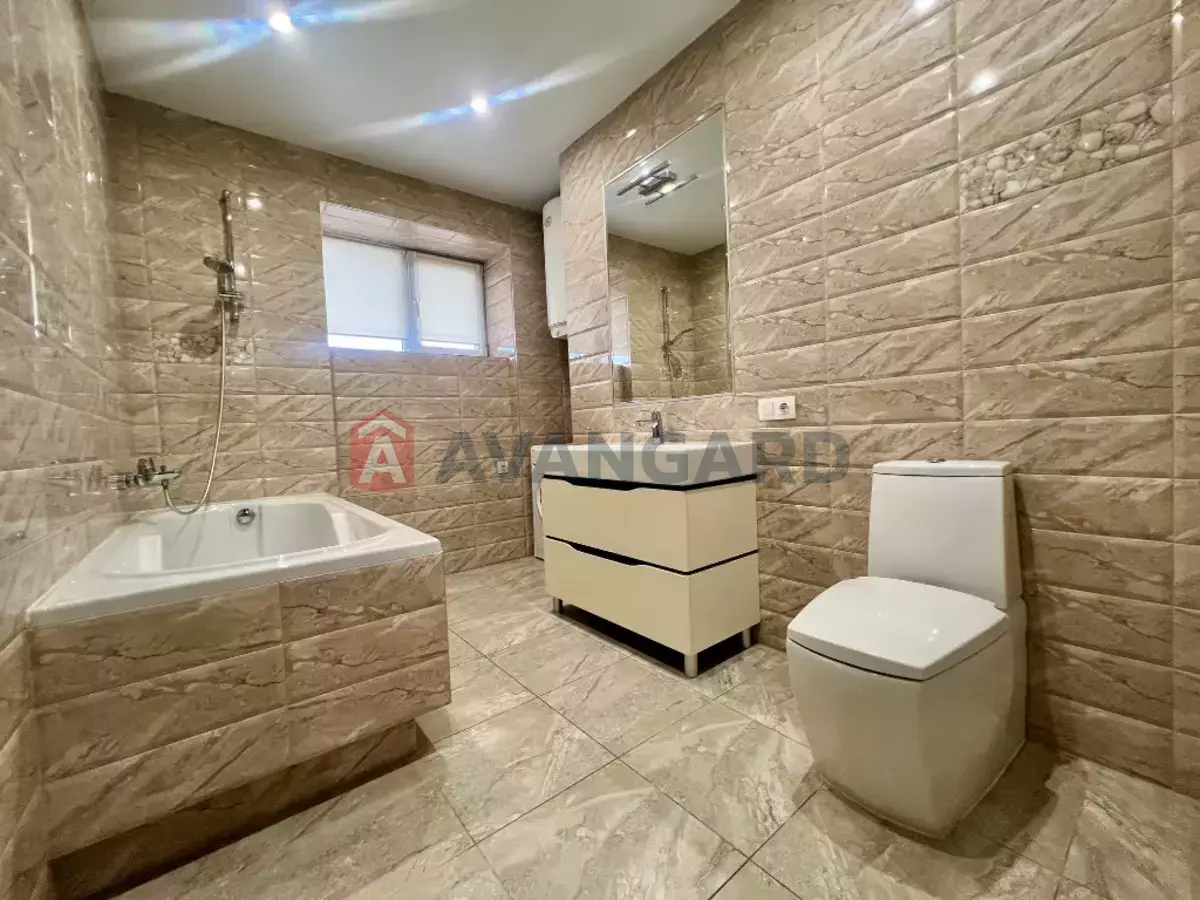 3 ��. ��������, 78/-/35 ��. �., 8/10 ������ ���� 9