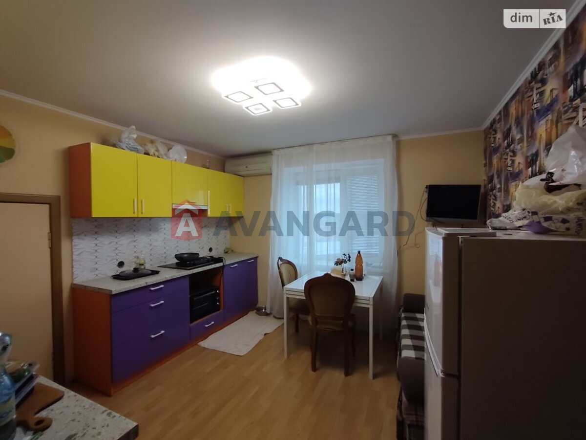 3 ��. ��������, 120/67/14 ��. �., 7/7 ������ ���� 25